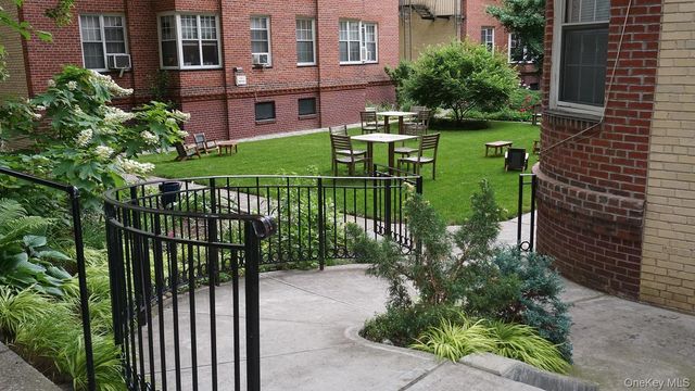 77-12 35th Avenue B17, Jackson Heights, NY 11372