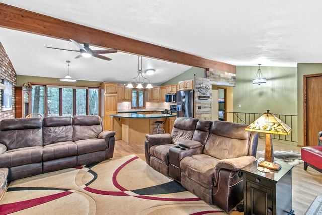 W9477 Parkway Drive, Poynette, WI 53955