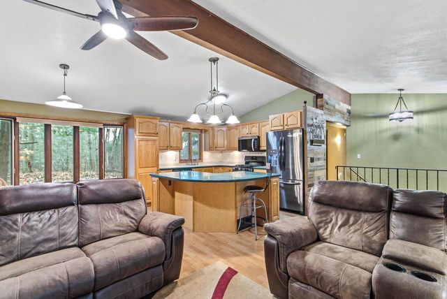 W9477 Parkway Drive, Poynette, WI 53955