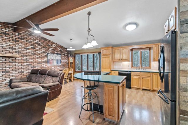 W9477 Parkway Drive, Poynette, WI 53955