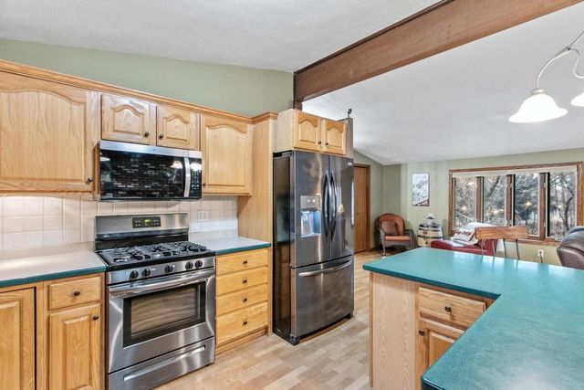 W9477 Parkway Drive, Poynette, WI 53955