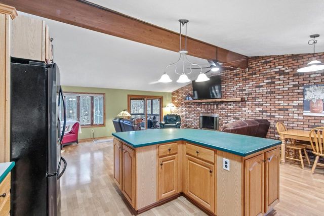 W9477 Parkway Drive, Poynette, WI 53955