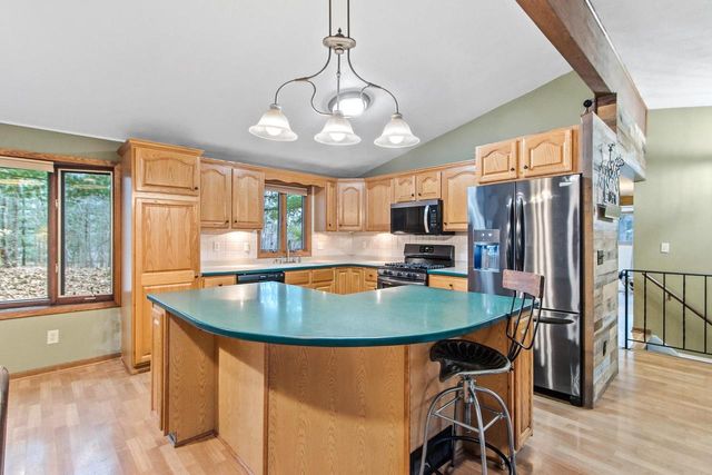 W9477 Parkway Drive, Poynette, WI 53955