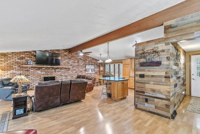 W9477 Parkway Drive, Poynette, WI 53955