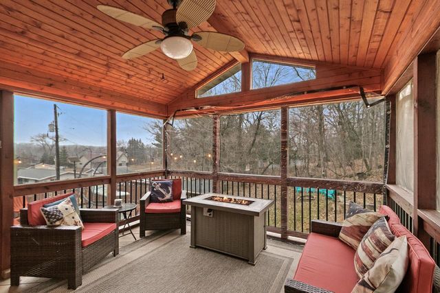 W9477 Parkway Drive, Poynette, WI 53955