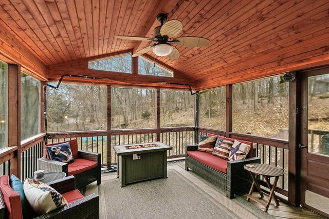 W9477 Parkway Drive, Poynette, WI 53955