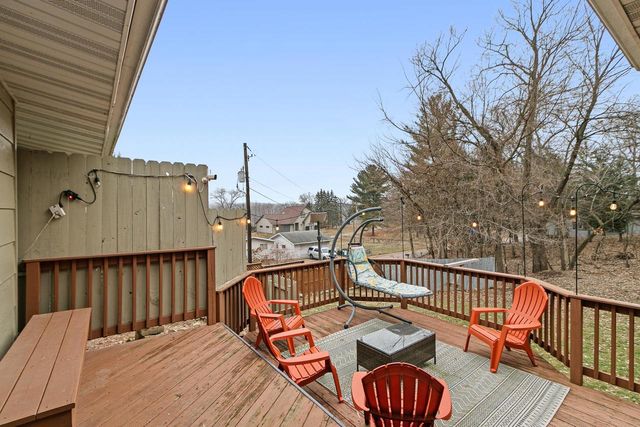 W9477 Parkway Drive, Poynette, WI 53955