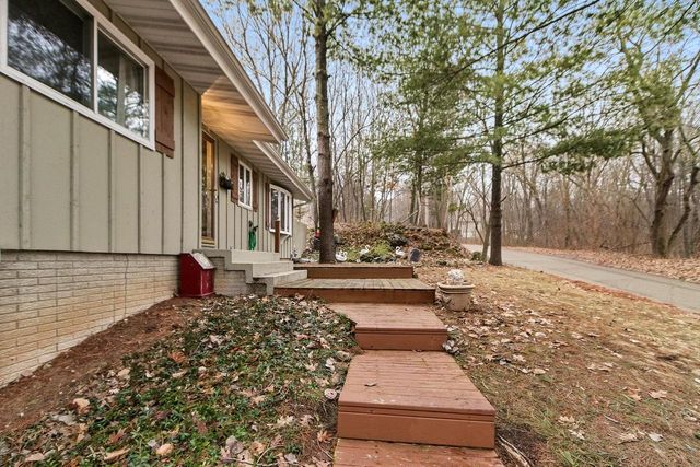 W9477 Parkway Drive, Poynette, WI 53955