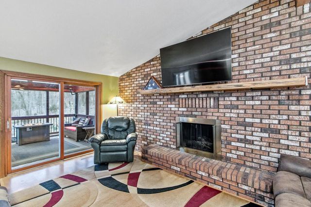 W9477 Parkway Drive, Poynette, WI 53955