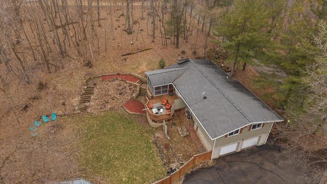 W9477 Parkway Drive, Poynette, WI 53955