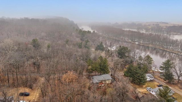 W9477 Parkway Drive, Poynette, WI 53955