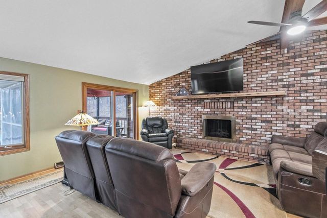 W9477 Parkway Drive, Poynette, WI 53955