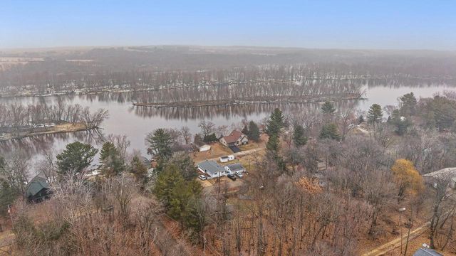 W9477 Parkway Drive, Poynette, WI 53955