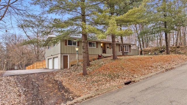 W9477 Parkway Drive, Poynette, WI 53955