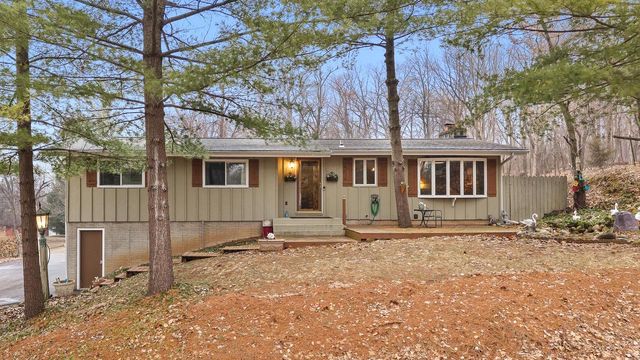 W9477 Parkway Drive, Poynette, WI 53955