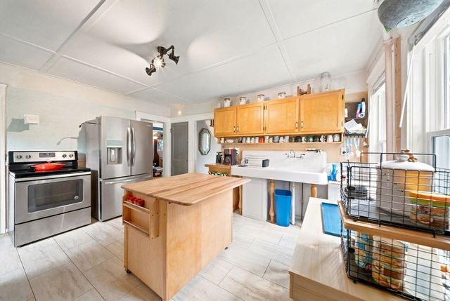 715 River St, Haverhill, MA 01832