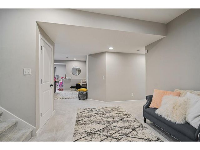 18468 70th Avenue N, Maple Grove, MN 55311