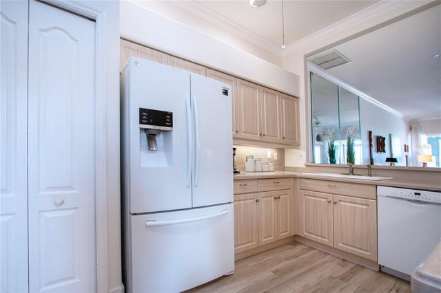 9448 FOREST HILLS CIRCLE, Sarasota, FL 34238