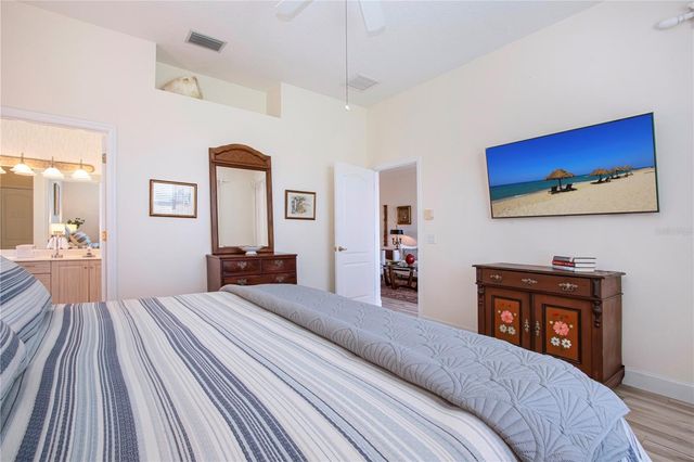 9448 FOREST HILLS CIRCLE, Sarasota, FL 34238