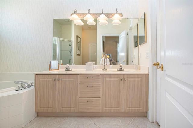 9448 FOREST HILLS CIRCLE, Sarasota, FL 34238