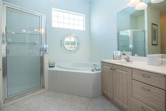 9448 FOREST HILLS CIRCLE, Sarasota, FL 34238