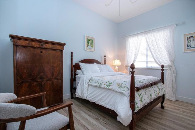 9448 FOREST HILLS CIRCLE, Sarasota, FL 34238