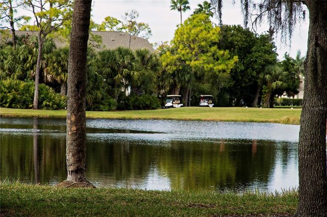 9448 FOREST HILLS CIRCLE, Sarasota, FL 34238