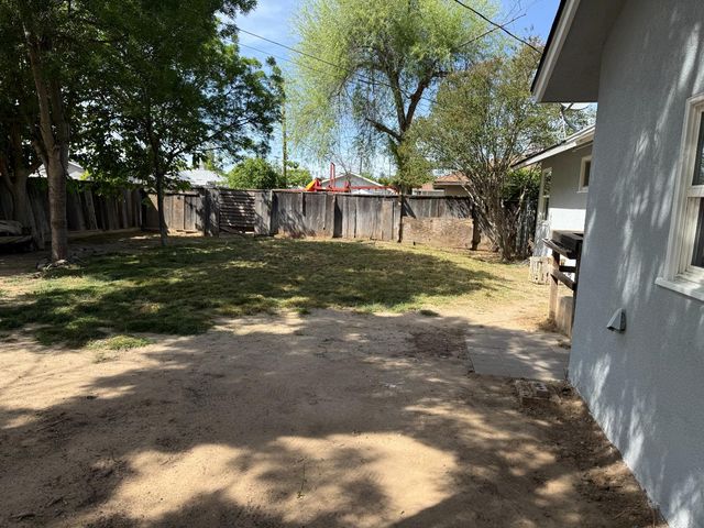 4057 N Hulbert Avenue, Fresno, CA 93705