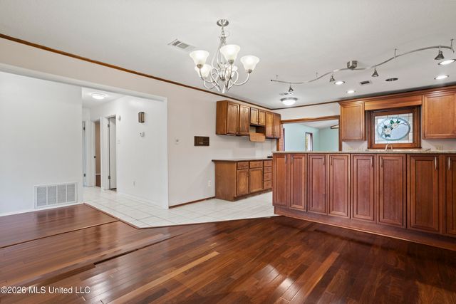 2704 English Drive, Ocean Springs, MS 39564