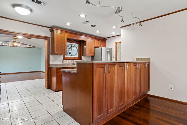 2704 English Drive, Ocean Springs, MS 39564