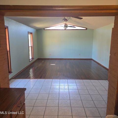 2704 English Drive, Ocean Springs, MS 39564