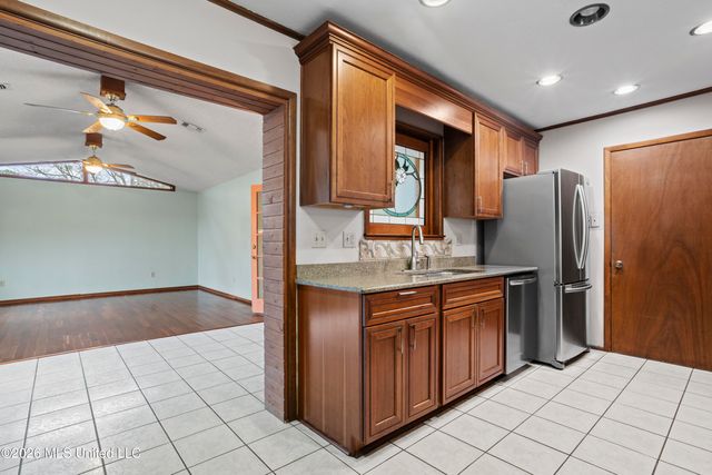 2704 English Drive, Ocean Springs, MS 39564