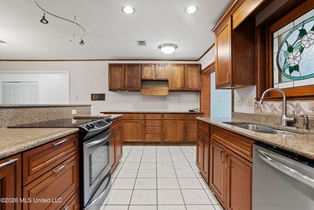 2704 English Drive, Ocean Springs, MS 39564