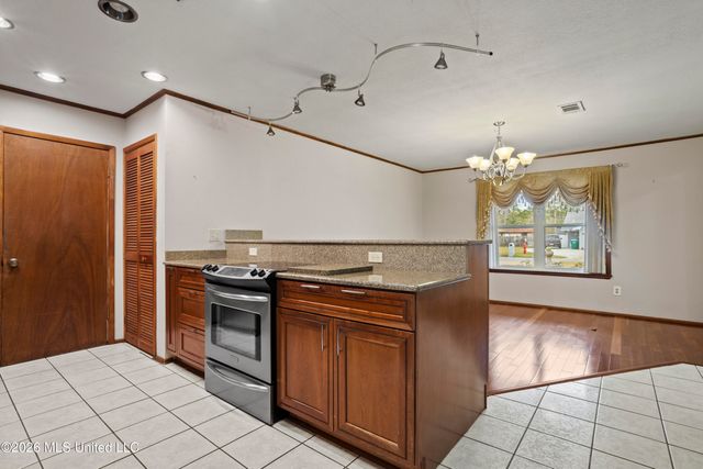 2704 English Drive, Ocean Springs, MS 39564