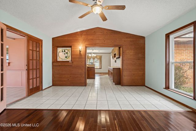 2704 English Drive, Ocean Springs, MS 39564