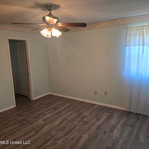 2704 English Drive, Ocean Springs, MS 39564