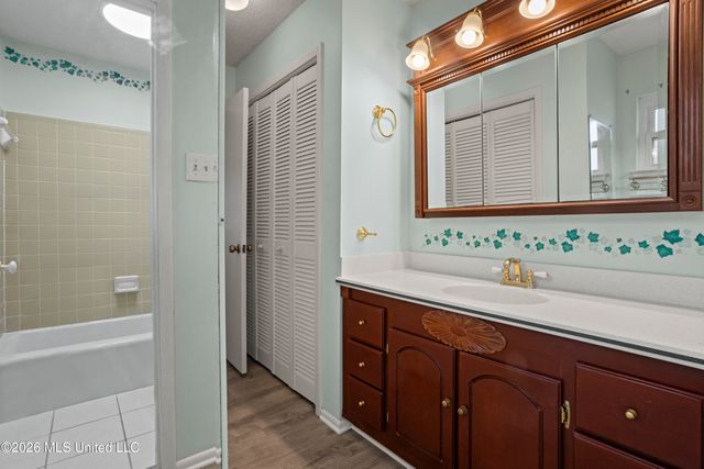 2704 English Drive, Ocean Springs, MS 39564