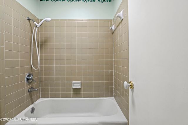 2704 English Drive, Ocean Springs, MS 39564