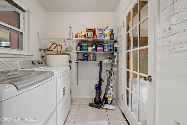 2704 English Drive, Ocean Springs, MS 39564