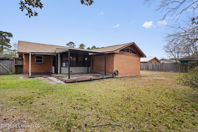 2704 English Drive, Ocean Springs, MS 39564