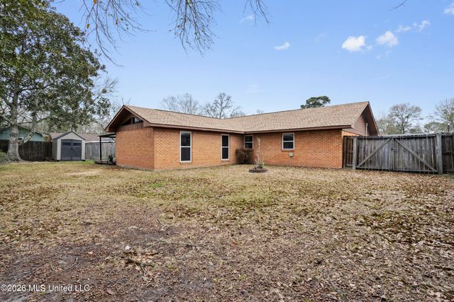 2704 English Drive, Ocean Springs, MS 39564