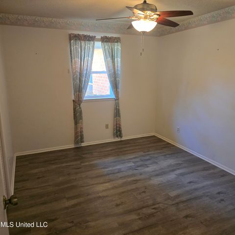 2704 English Drive, Ocean Springs, MS 39564