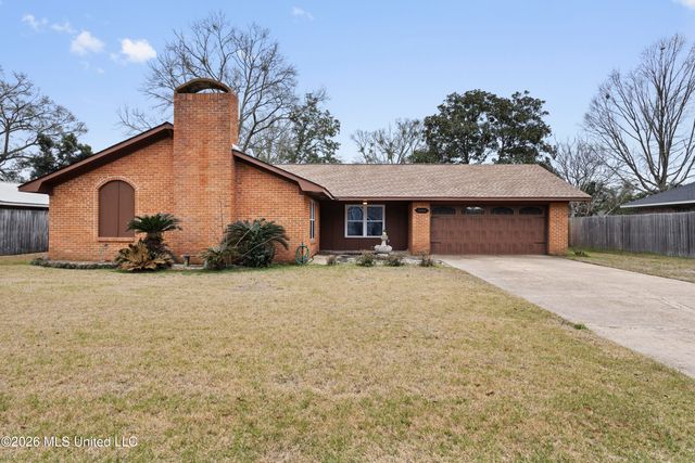 2704 English Drive, Ocean Springs, MS 39564