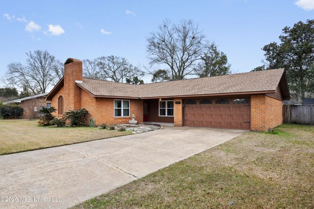 2704 English Drive, Ocean Springs, MS 39564