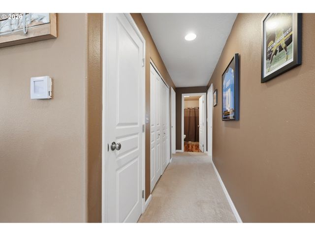 4942 HOLLY St, Springfield, OR 97478