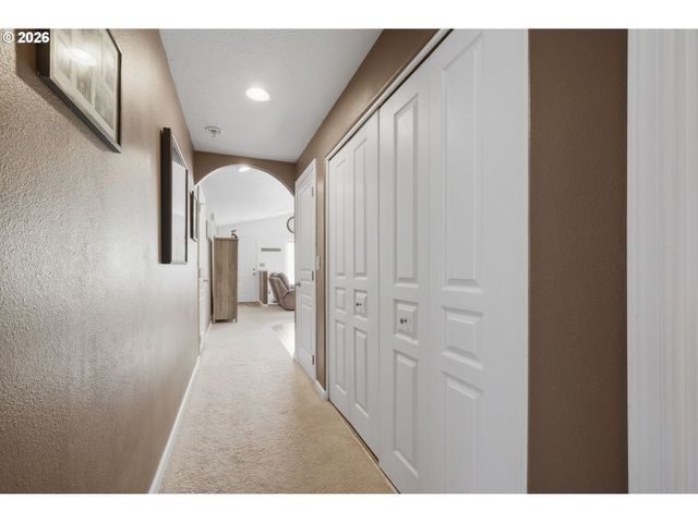 4942 HOLLY St, Springfield, OR 97478