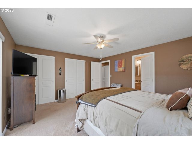 4942 HOLLY St, Springfield, OR 97478