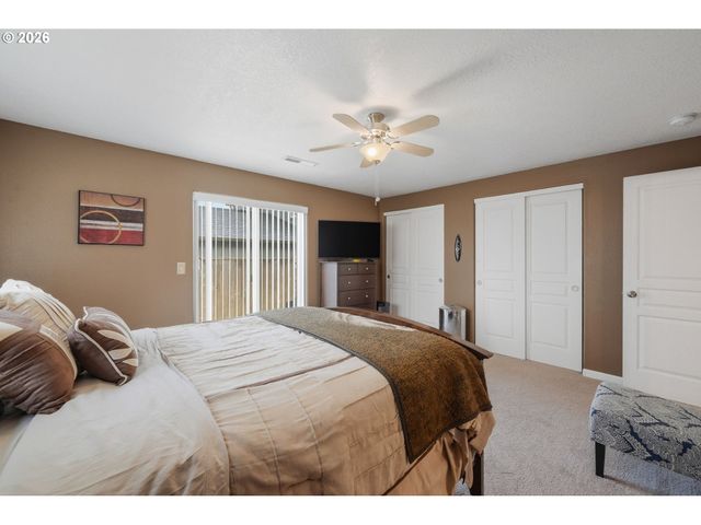 4942 HOLLY St, Springfield, OR 97478