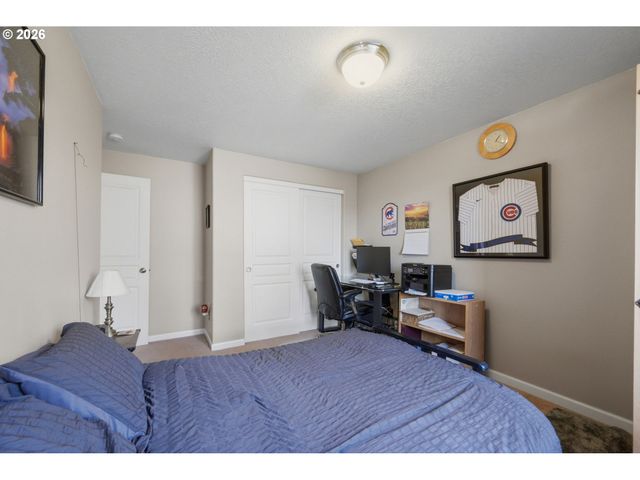 4942 HOLLY St, Springfield, OR 97478