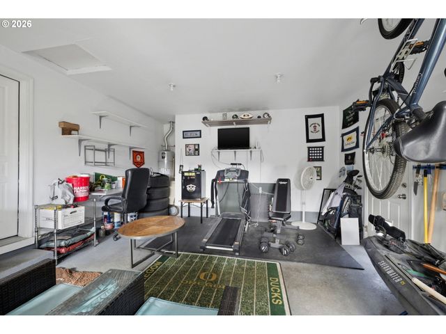 4942 HOLLY St, Springfield, OR 97478